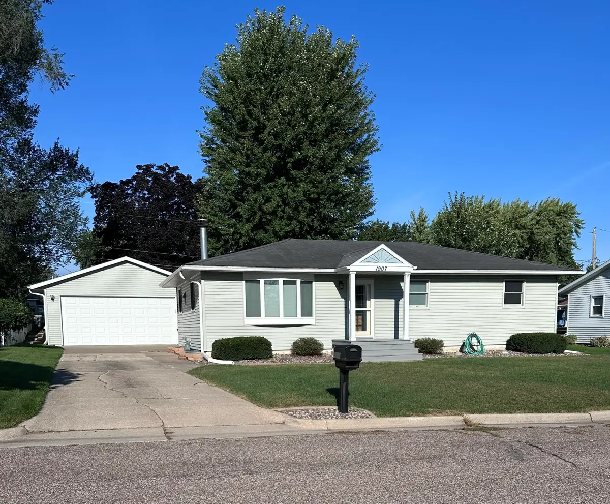 1907 La Crescent Ct, French Island, WI 54603 - #1