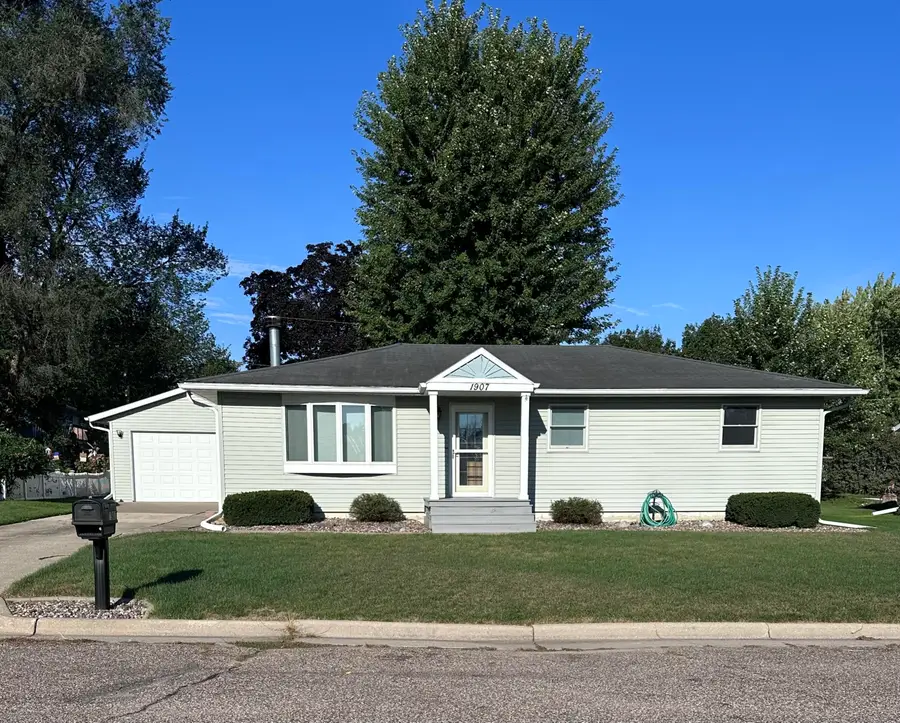 1907 La Crescent Ct, French Island, WI 54603 - #2