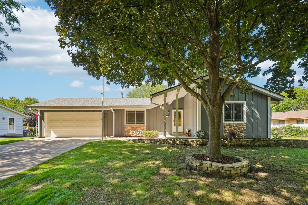 1830 Davis Ln, Waukesha, WI 53189 - #1
