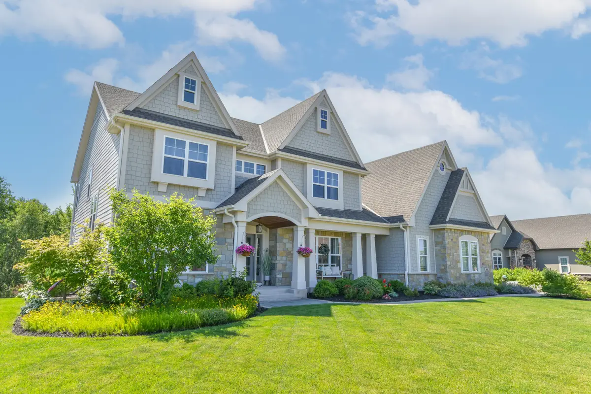 N66W15735 Fox Meadow Dr, Menomonee Falls, WI 53051 - #1