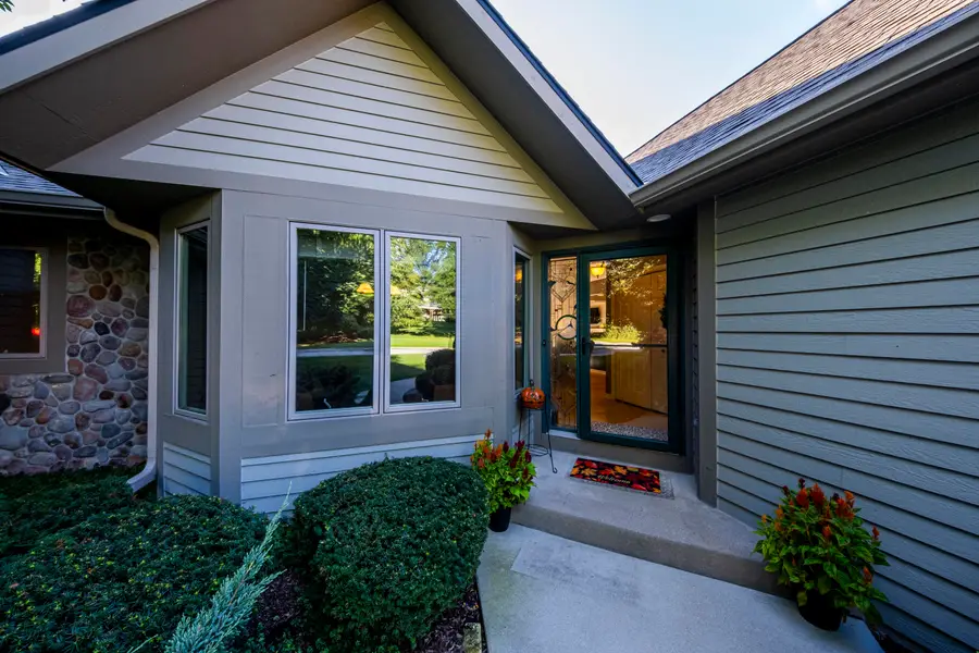451 White Oak Trl, Hartland, WI 53029 - #2