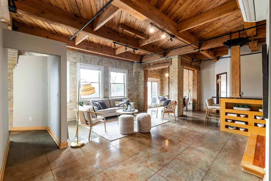 904 E Pearson St, Milwaukee, WI 53202 - #3