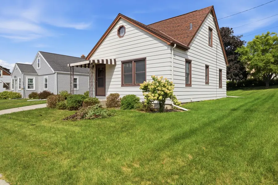 300 St. Rose Ave, Fredonia, WI 53021 - #2
