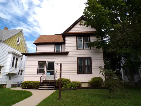 215-217 College St, Watertown, WI 53094