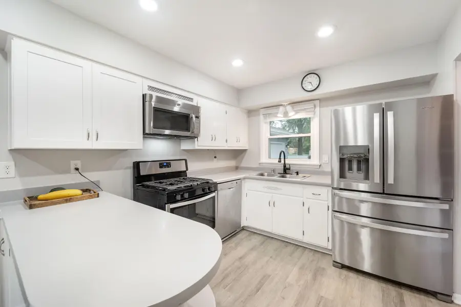W142N6728 Washington Ave, Menomonee Falls, WI 53051 - #2