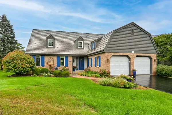 12340 N Fairway Heights Dr, Mequon, WI 53092