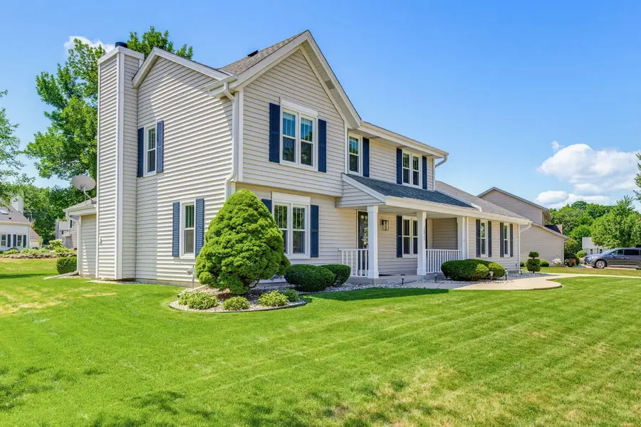 2021 Inverness Dr, Waukesha, WI 53186 - #3