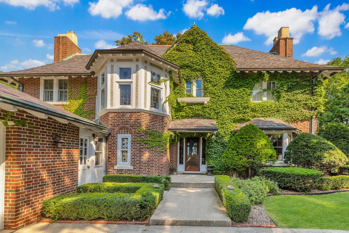 4400 N Lake Dr, Shorewood, WI 53211 - #1