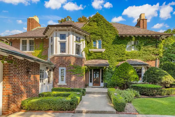 4400 N Lake Dr, Shorewood, WI 53211