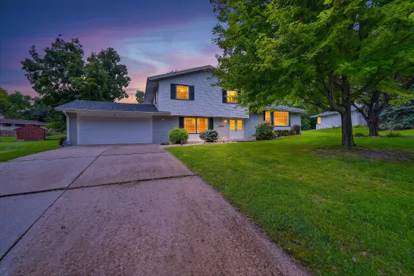 12725 Cardinal Crest Dr, Brookfield, WI 53005