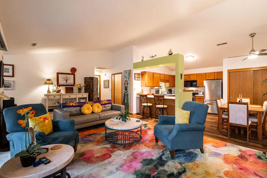 6185 S Creekside Dr, Cudahy, WI 53110 - #2