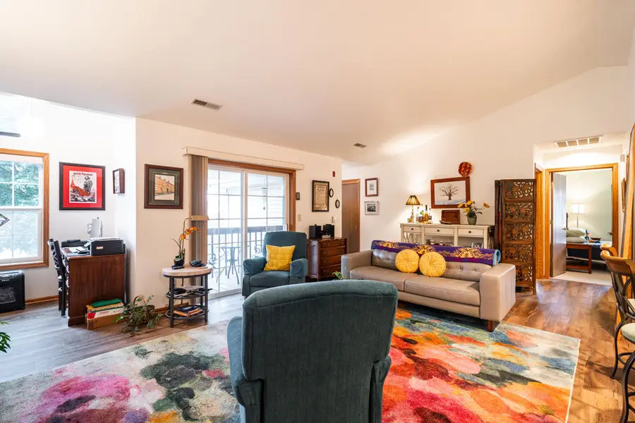 6185 S Creekside Dr, Cudahy, WI 53110 - #3