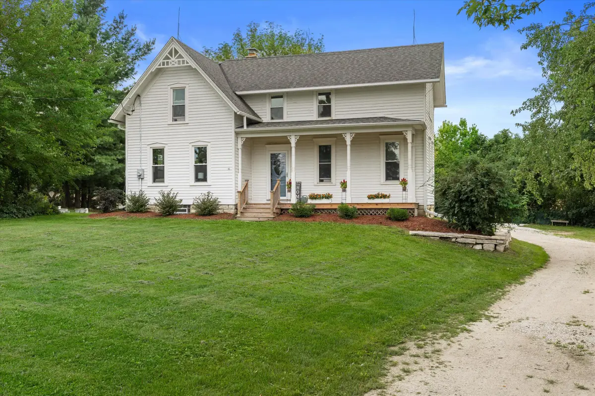 N4W22625 Bluemound Rd, Pewaukee, WI 53186 - #1