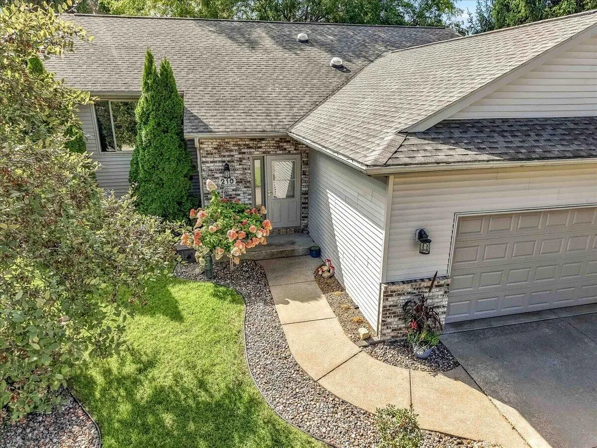 210 Kenneda St, Holmen, WI 54636 - #1