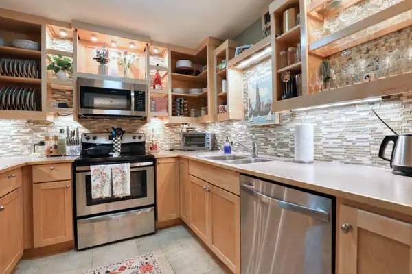 5200 S Tuckaway Blvd, Greenfield, WI 53221