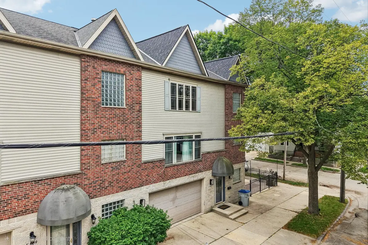 805 E Pearson St, Milwaukee, WI 53202 - #1