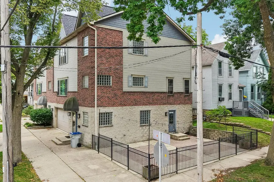 805 E Pearson St, Milwaukee, WI 53202 - #2
