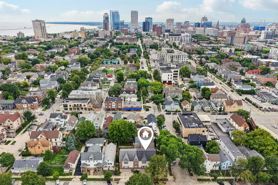 805 E Pearson St, Milwaukee, WI 53202 - #3