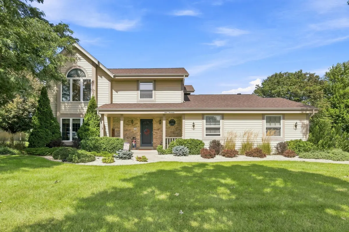 N48W25418 Aberdeen Dr, Lisbon, WI 53072 - #1