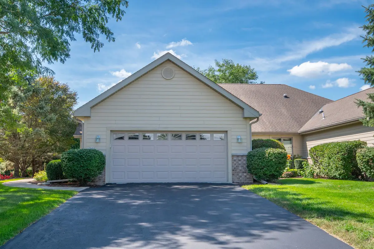 7043 S Lannonstone Ct, Franklin, WI 53132 - #1