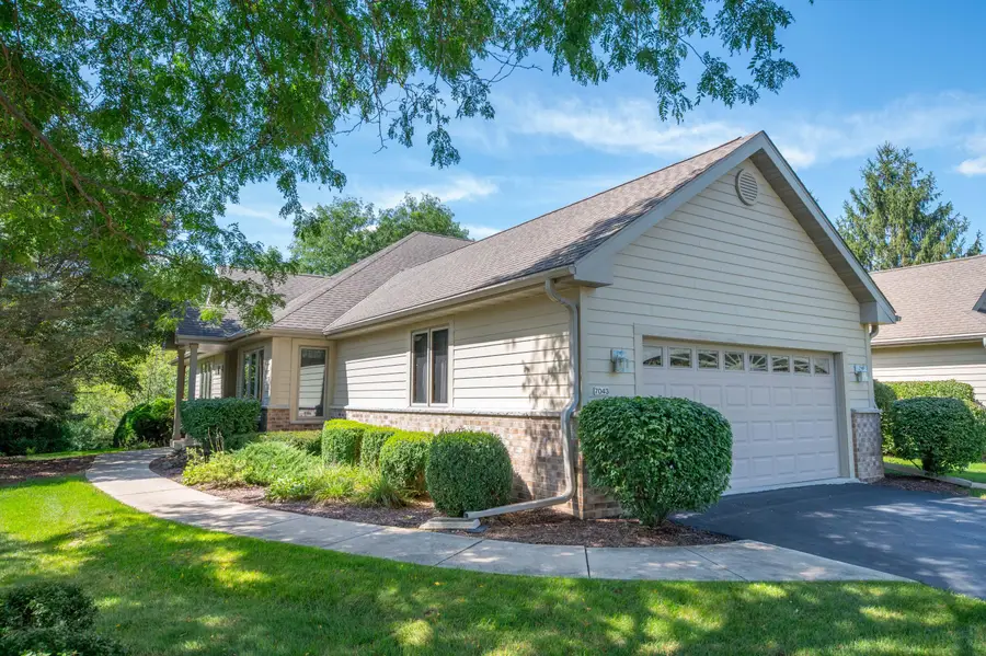 7043 S Lannonstone Ct, Franklin, WI 53132 - #3