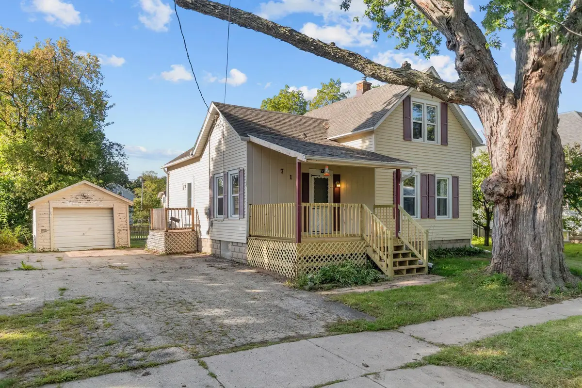 715 W Commercial St, Appleton, WI 54914 - #1