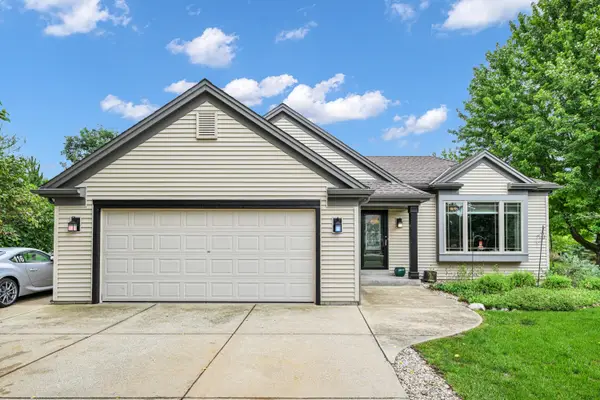 302 Hawthorne Dr, Eagle, WI 53119