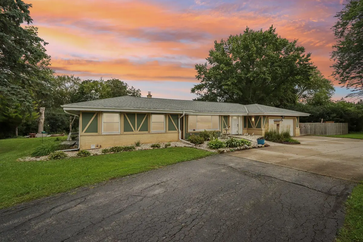 13716 W Lilac Ln, New Berlin, WI 53151 - #1