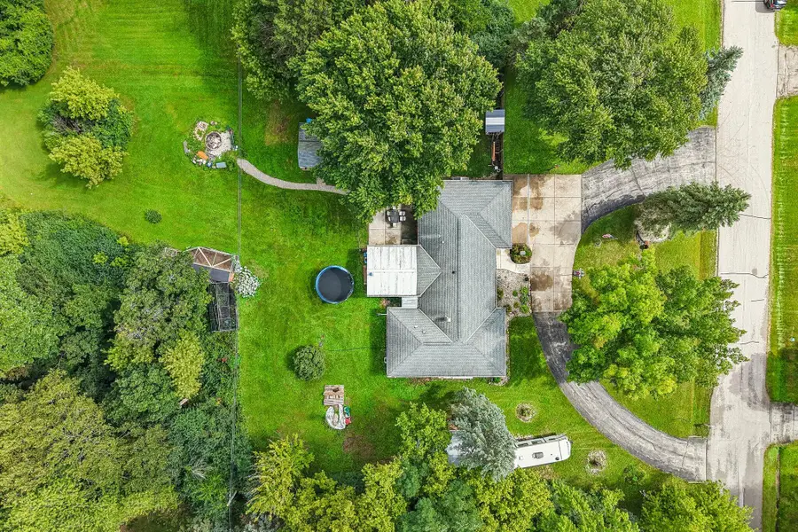 13716 W Lilac Ln, New Berlin, WI 53151 - #2