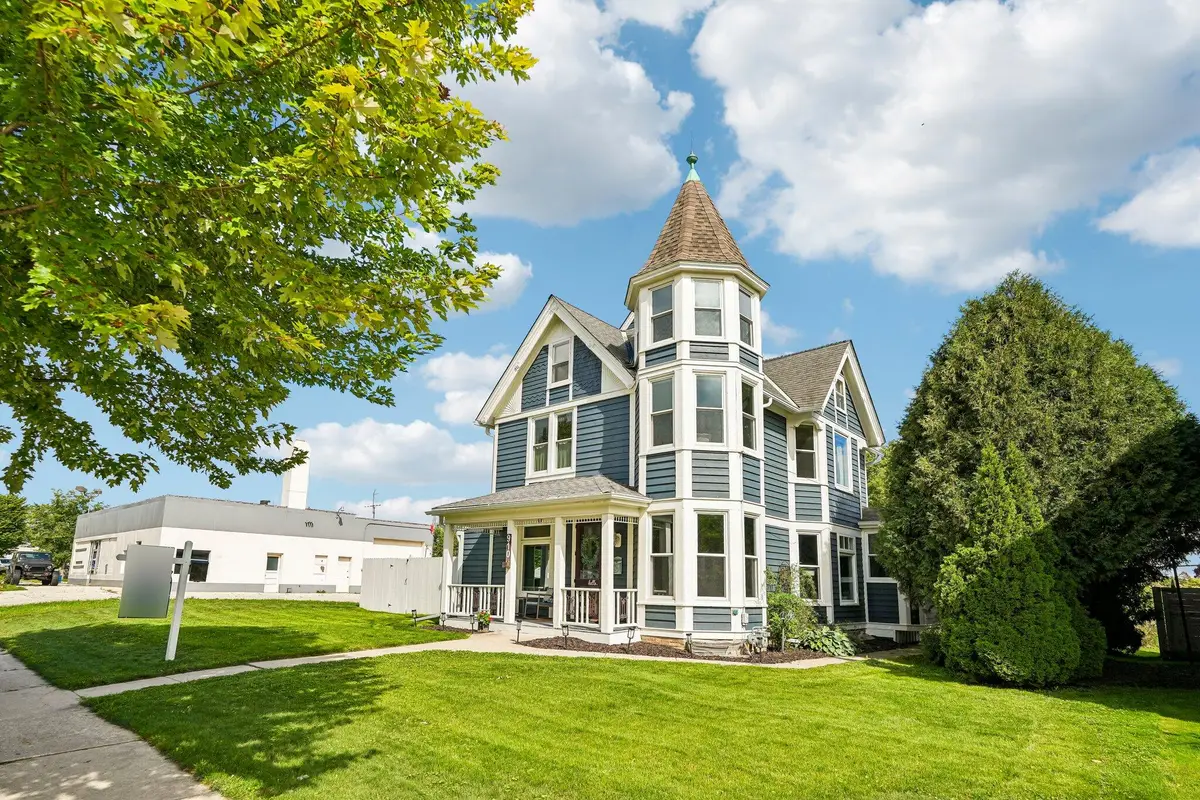 910 N Wisconsin St, Port Washington, WI 53074 - #1