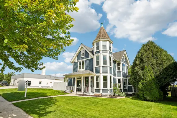 910 N Wisconsin St, Port Washington, WI 53074