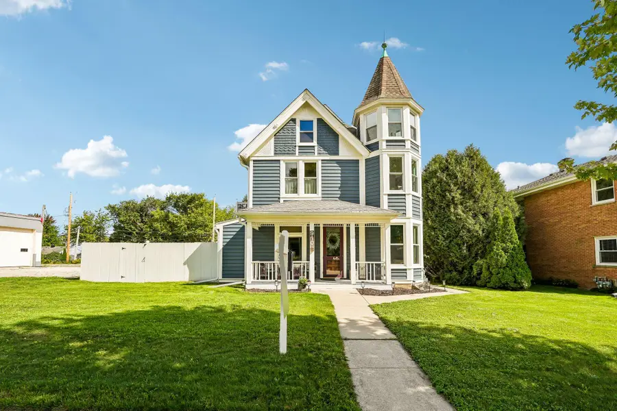 910 N Wisconsin St, Port Washington, WI 53074 - #2