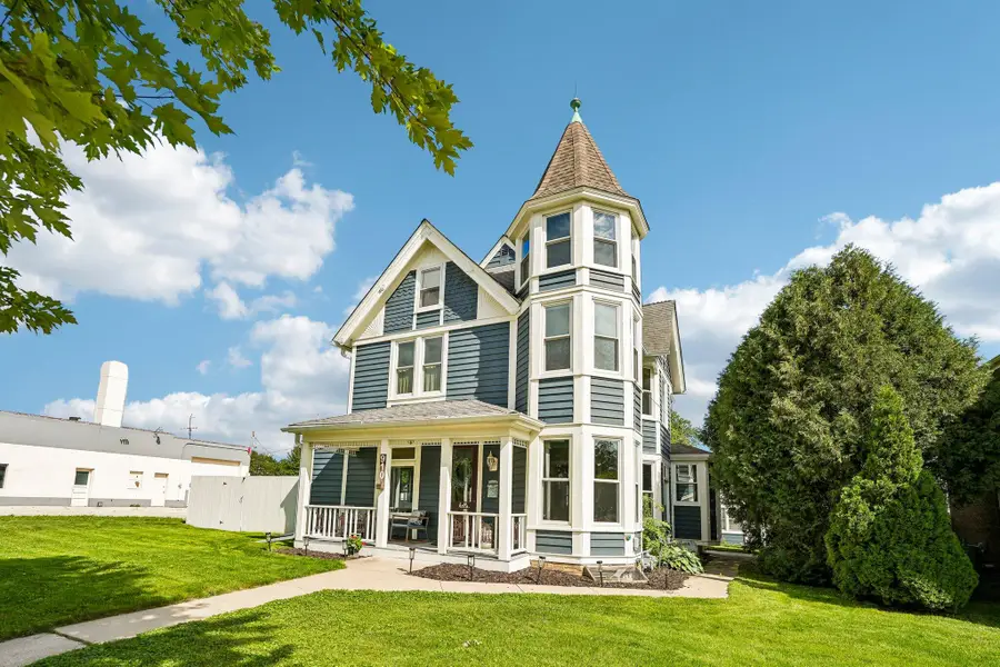 910 N Wisconsin St, Port Washington, WI 53074 - #3