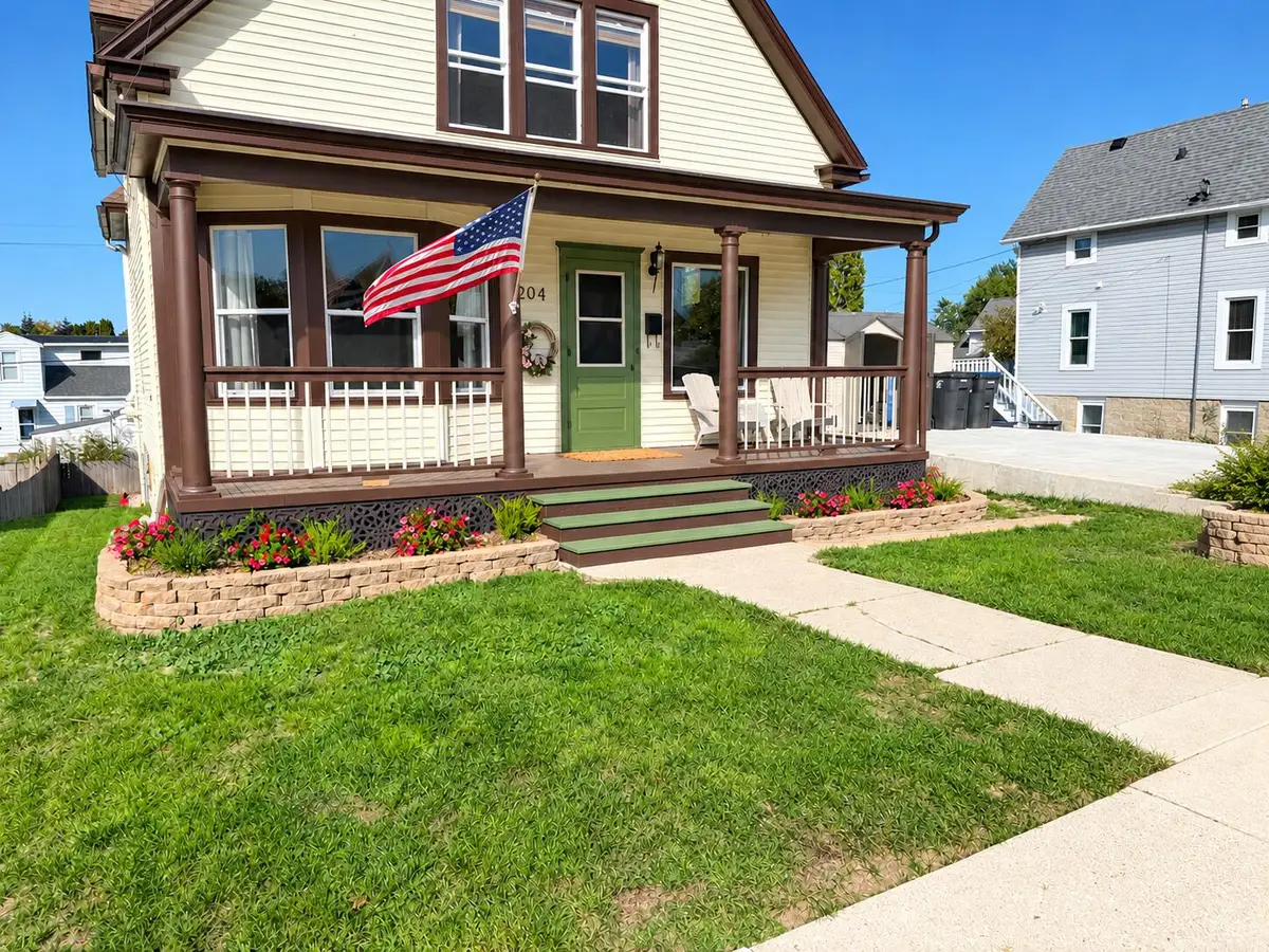 204 Park St, Sheboygan Falls, WI 53085 - #1