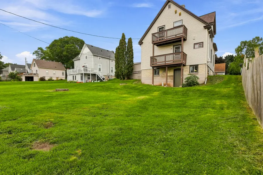 204 Park St, Sheboygan Falls, WI 53085 - #2