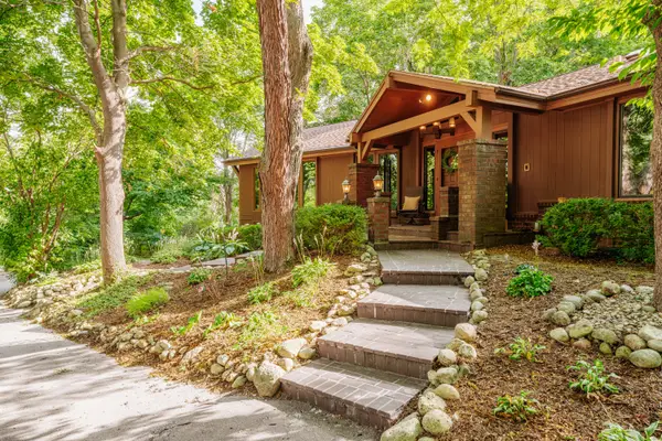 W208S6977 High Bluff Dr, Muskego, WI 53150