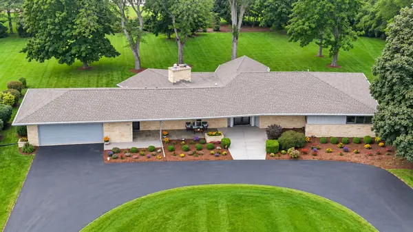 9345 N Thrush Ln, Bayside, WI 53217