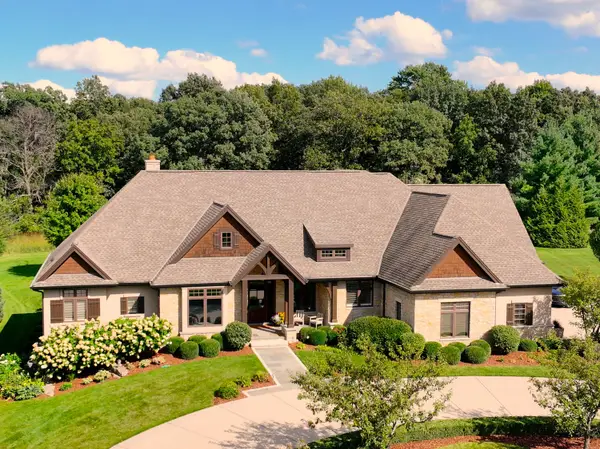3800 Red Chapel Ct, Delafield, WI 53058
