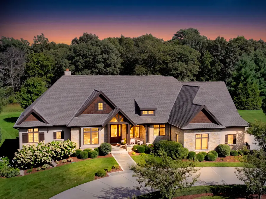 3800 Red Chapel Ct, Delafield, WI 53058 - #2