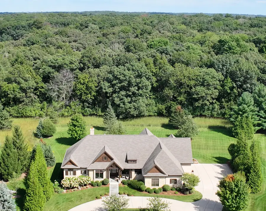 3800 Red Chapel Ct, Delafield, WI 53058 - #3