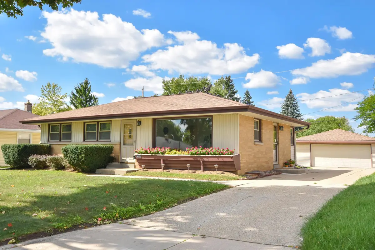 8136 W Clovernook St, Milwaukee, WI 53223 - #1