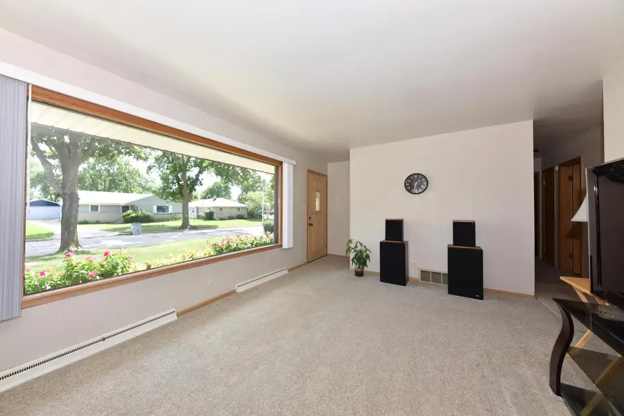 8136 W Clovernook St, Milwaukee, WI 53223 - #3