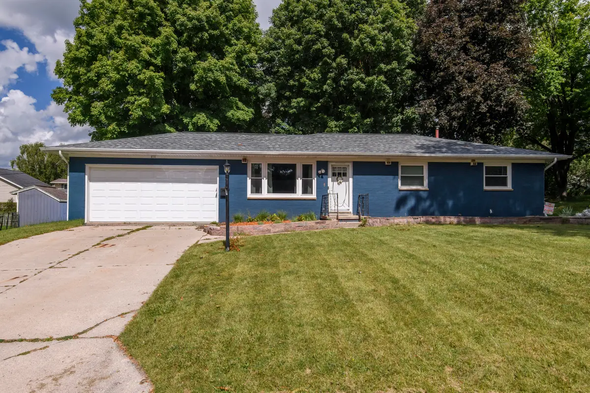 910 Mayer Ln, Mayville, WI 53050 - #1