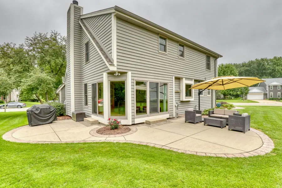 W241N5923 Goldencrest Ct, Sussex, WI 53089 - #2