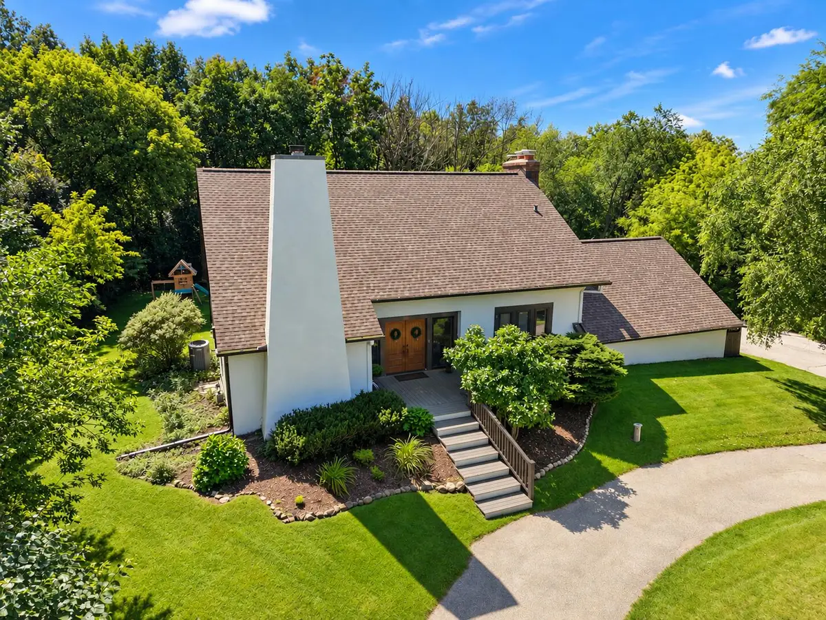 N63W29813 Woodfield Ct, Merton, WI 53029 - #1