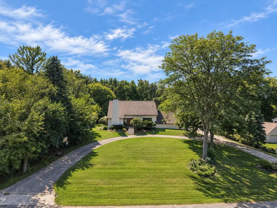 N63W29813 Woodfield Ct, Merton, WI 53029 - #3