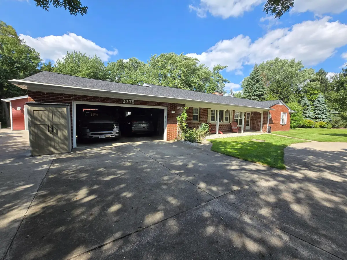 3775 S Sunny View Dr, New Berlin, WI 53151 - #1