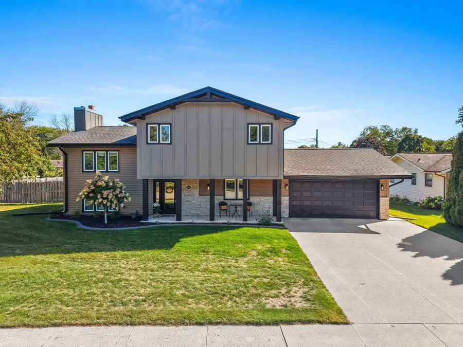 2811 39th St, Two Rivers, WI 54241 - #2