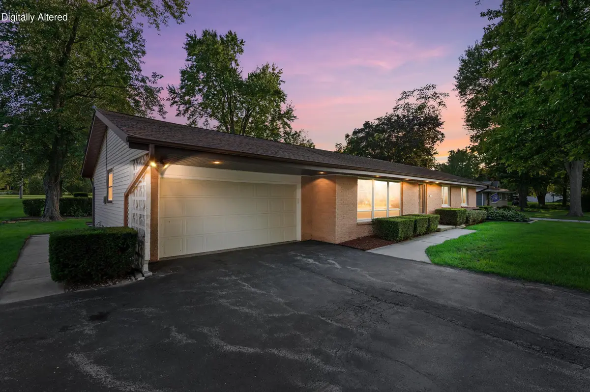 1501 E Fitzsimmons Rd, Oak Creek, WI 53154 - #1