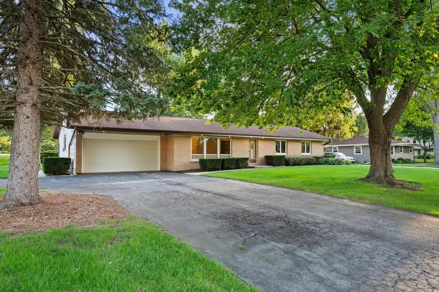 1501 E Fitzsimmons Rd, Oak Creek, WI 53154 - #2